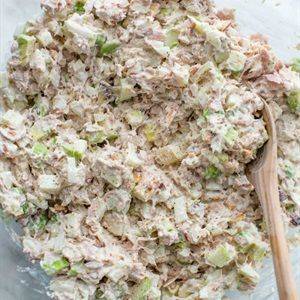 Salad cá ngừ trộn