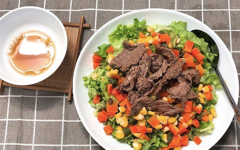 Salad rau củ thịt bò
