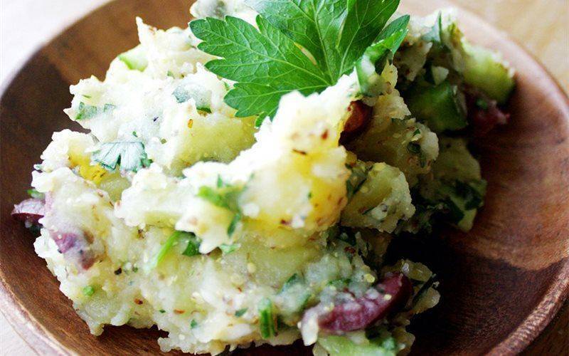 Salad khoai tây nghiền trộn rau củ