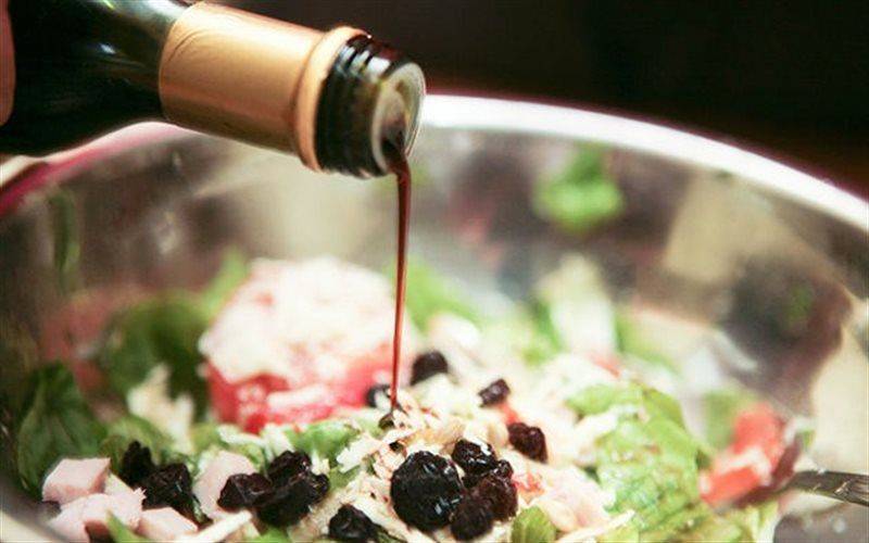 Salad trộn rượu vang