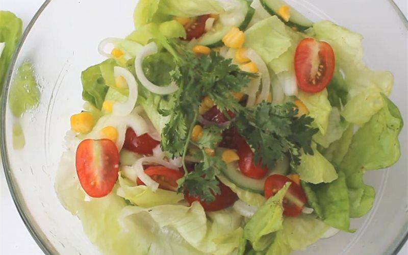 Salad trộn dầu giấm món ăn giảm cân