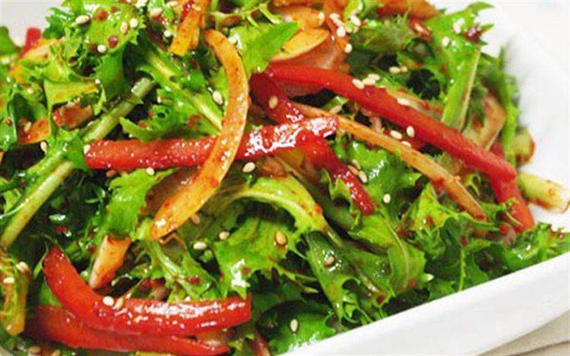 Có những cách thay đổi hay kết hợp thêm các nguyên liệu khác cho món salad rau diếp để tăng thêm hương vị và giá trị dinh dưỡng cho bữa ăn?